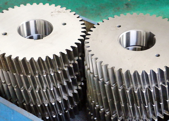 AISI 8620 20CrNiMoA Helix Single Helical Gear dengan 4 modul untuk transmisi daya yang lancar