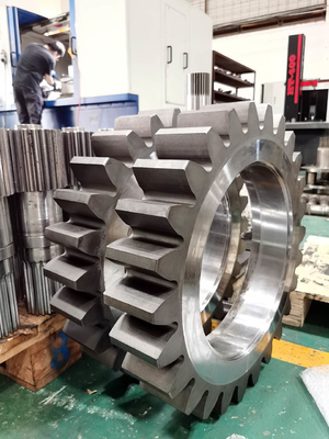 Baja Paduan Penempaan Disesuaikan Spur Gear 12 Modul 20Cr2Ni4 Untuk Mesin Pertambangan