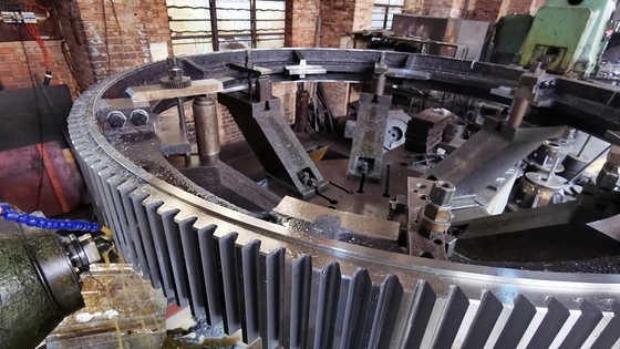 Girth Gear Ukuran Besar Dengan 10 - 30 Modul Pinion Eksternal Akurasi ISO 8 - 9 Grade
