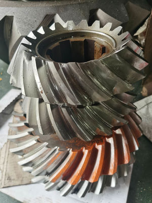 20 Gigi Spiral Carburizing Bevel Gears Dengan 2.5 Radial Pitch Dan Tingkat Akurasi DIN 6