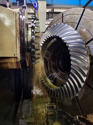 Baja paduan Spiral Bevel Gear Teeth Milling Of 22 Modul SAE 4320